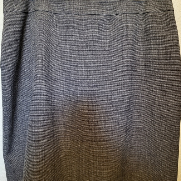 Ladies Tahari petite Suit- 2 Pieces - Picture 4 of 7